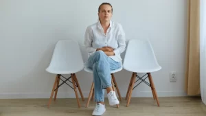 Mide yanması sorunu yaşayan kadın