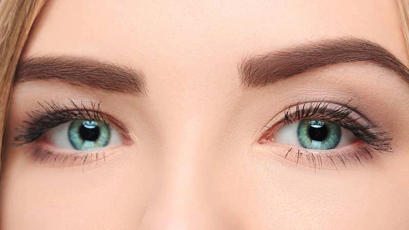 Kirpik ekimi işlemi