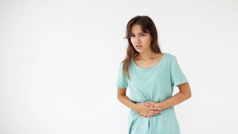 Mide hastalığı sorunu olan kadın