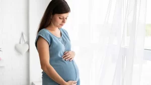 doğum korkusu yaşayan hamile kadın