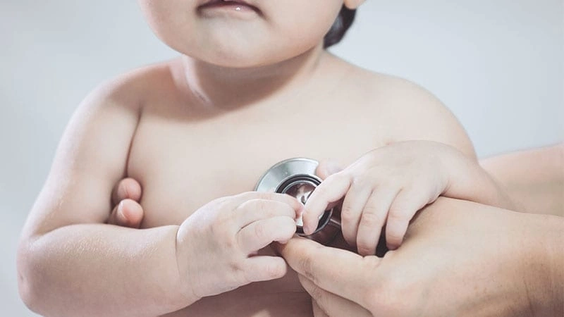 Doğuştan kalp hastalığı olan bebek