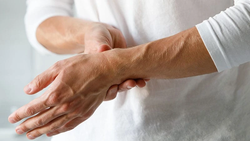 Kemik Yumuşaması (Osteomalazi) Sorunu Olan Kadın