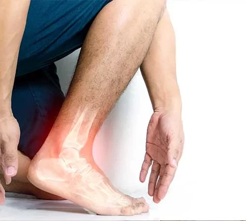 Ayak bileği ağrısı olan adam