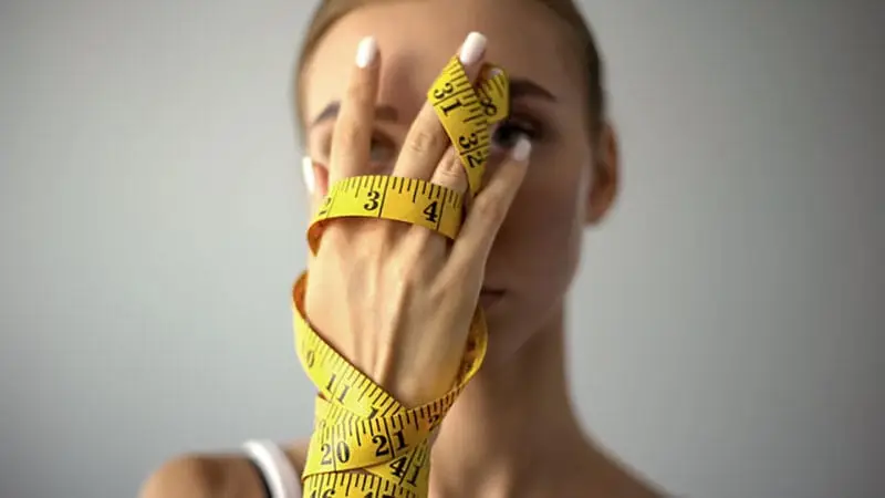 bulimia nevroza yaşayan stresli kadın