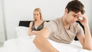 erektik disfonksiyon yaşayan erkek