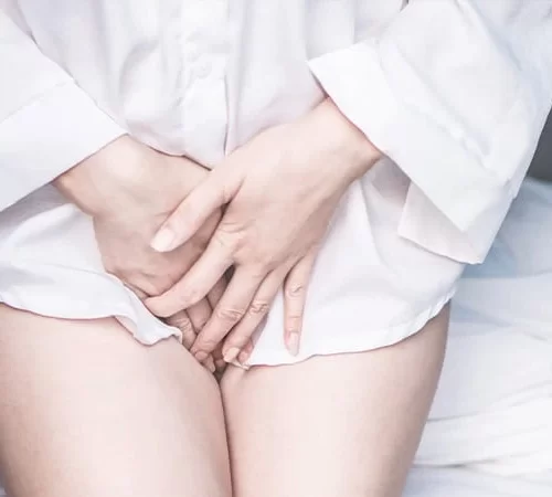 genital-enfeksiyon-e Genital Enfeksiyon (Vajinal Enfeksiyon) Olan Kadın