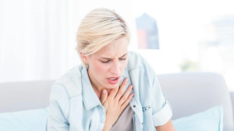 Nefes darlığı yaşayan kadın