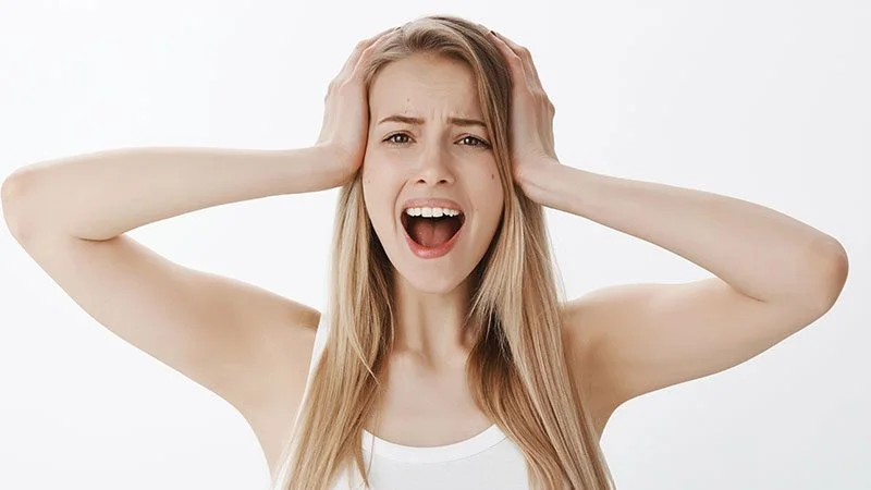 ses estetiği bağıran kadın