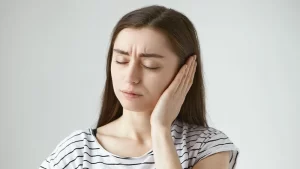 Orta Kulak İltihabı Sorunu Yaşayan Kadın