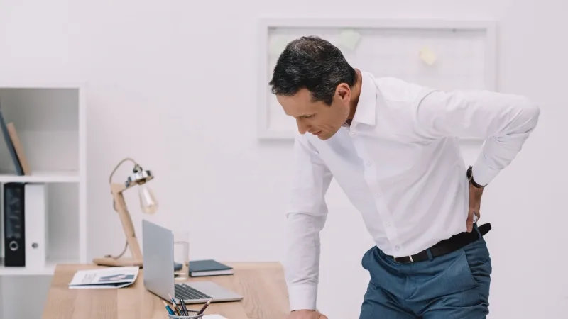 Kalça çıkığı sorunu yaşayan adam