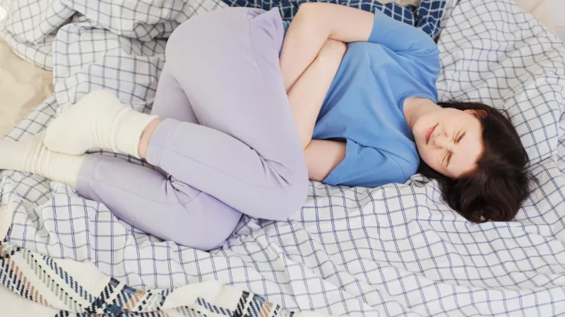 Premenstrüel Sendrom: Adet Öncesi Gerginlik Yaşayan Kadın