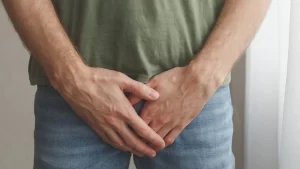 hidrosel ağrısı yaşayan erkek hasta