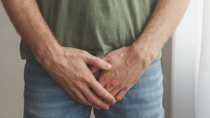 hidrosel ağrısı yaşayan erkek hasta