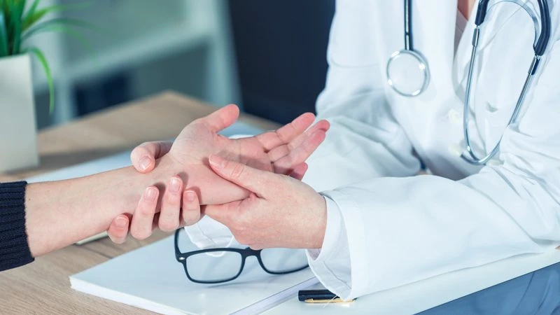 Ortopedi El Muayenesi