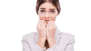 Tırnak Yeme Alışkanlığı Olan Bir Kadın