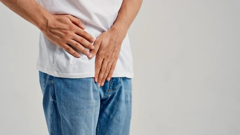 Kronik prostatit hastalığı yaşayan adam