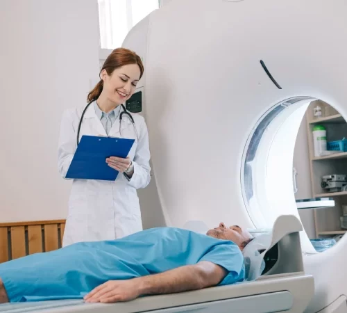 İlaçlı tomografi işlemi