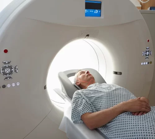 Üriner sistem bilgisayarlı tomografi işlemi erkek hasta