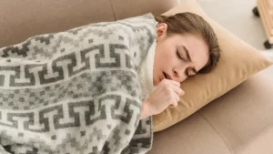 Bronşit belirtileri olan kadın