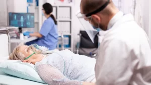 Solunum yetmezliği hastası kadın