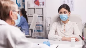 Flurona virüsü taşıyan kadının muayenesi