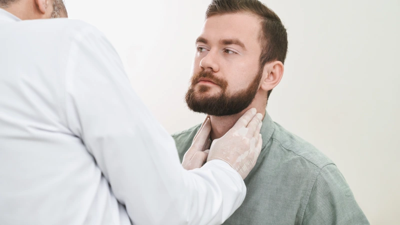 Hastanede sakal ektirme nedenleri hakkında bilgi alan adam