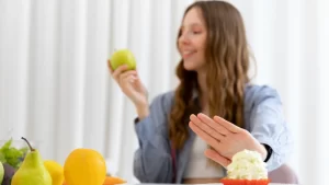 Hızlı kilo kaybı için sağlıklı beslenen kadın