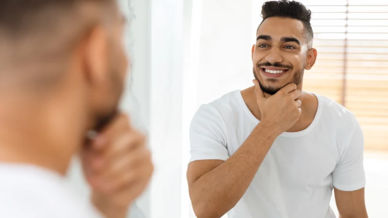 safir gold fue sakal ekimi sonrası mutlu olan erkek