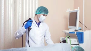 ağrısız kolonoskopi yapılan hasta ve doktor