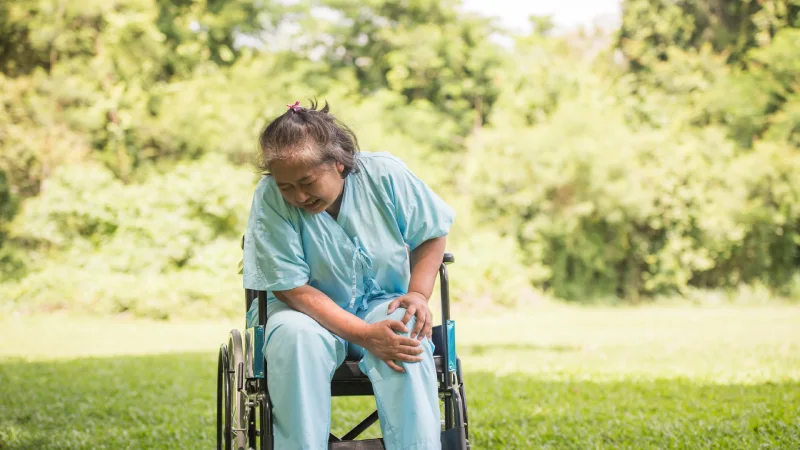 Diz protezi ameliyatı sonrası ağrı