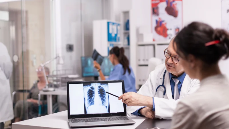pulmoner bt anjiyografi sonuçları kontrolü yapan doktolar