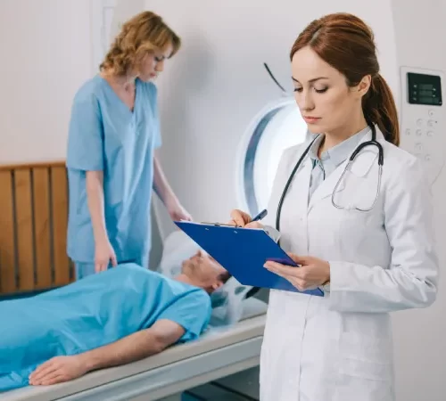 BT Koroner Anjiyografi Acıtır mı? anjiyo operasyonu olan hasta ve doktor