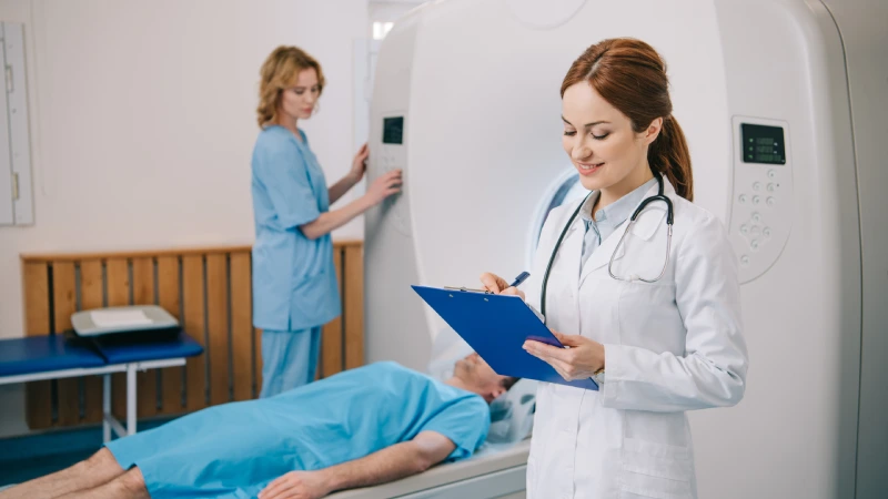 CT ile anjiyo güvenli mi diye bilgi veren doktor