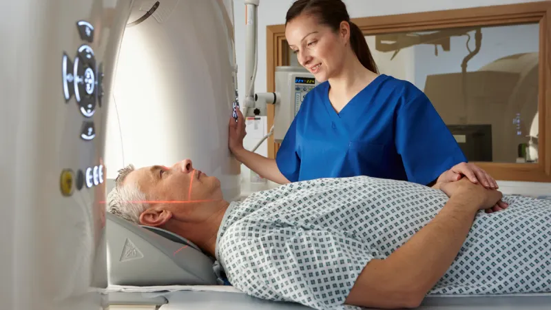 koldan anjiyo işlemi yapılan erkek hasta