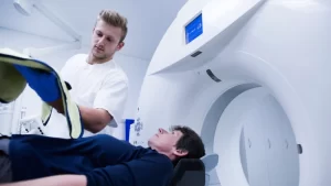 Koroner bt anjiyografi avantajları hakkında bilgi veren doktor