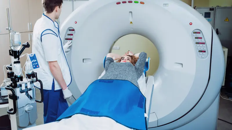 batın mr çekimi yapılan kadın hasta