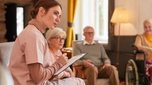 Evde Fizik Tedavi Avantajları Hakkında Bilgi Veren Doktor