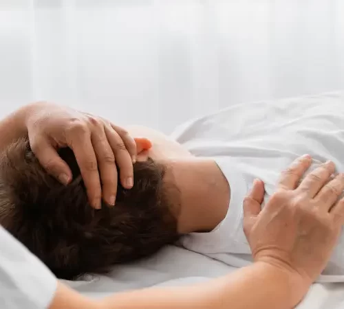 fizik tedavi ne zaman sonuç verir fizik tedavi uygulanan adam
