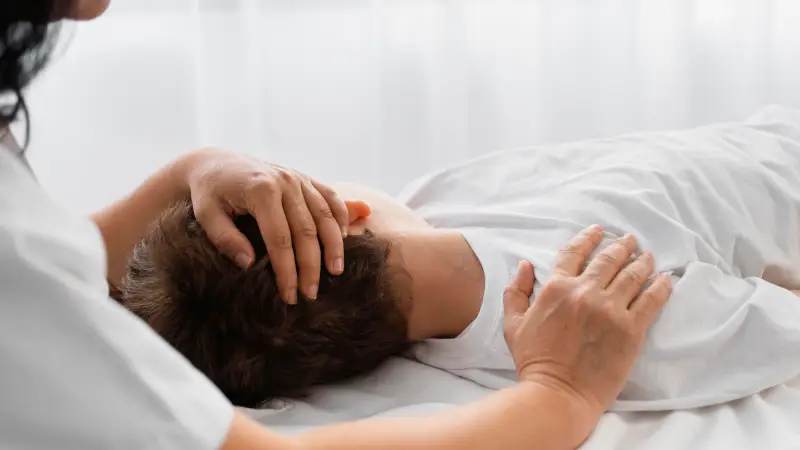 fizik tedavi ne zaman sonuç verir fizik tedavi uygulanan adam