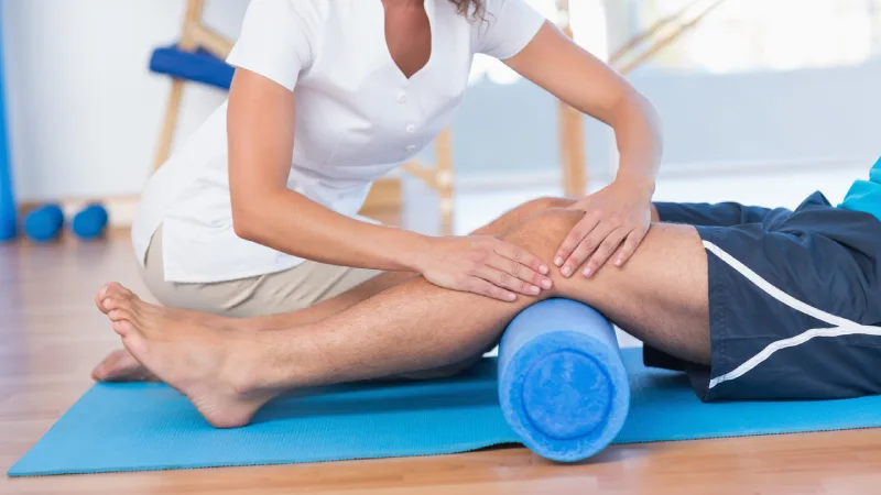 evde fizik tedavi etkili mi fizik tedavi yapılan adam