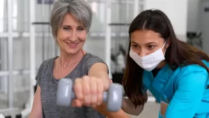 felç fizik tedavi nerede yapılır fizik tedavi uygulanan kadın