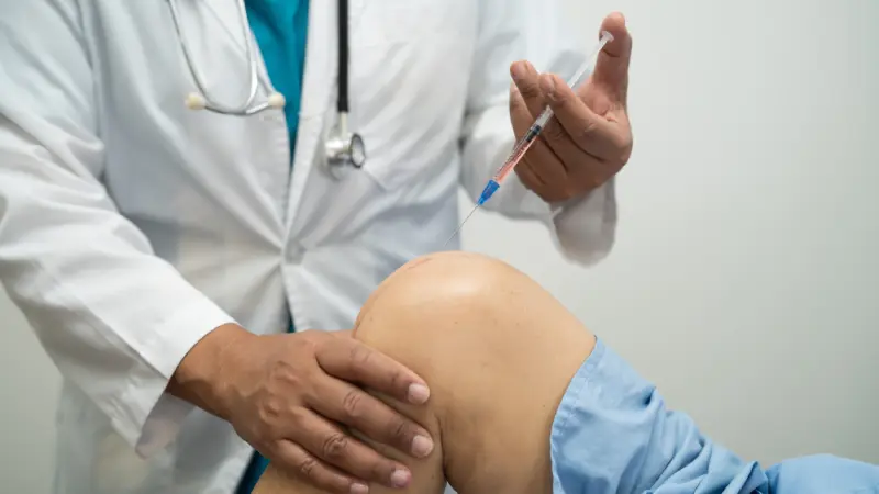 diz içi enjeksiyonu yapılan hasta