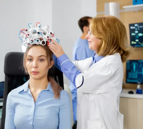 uyku kliniği muayene olan hasta ve doktor