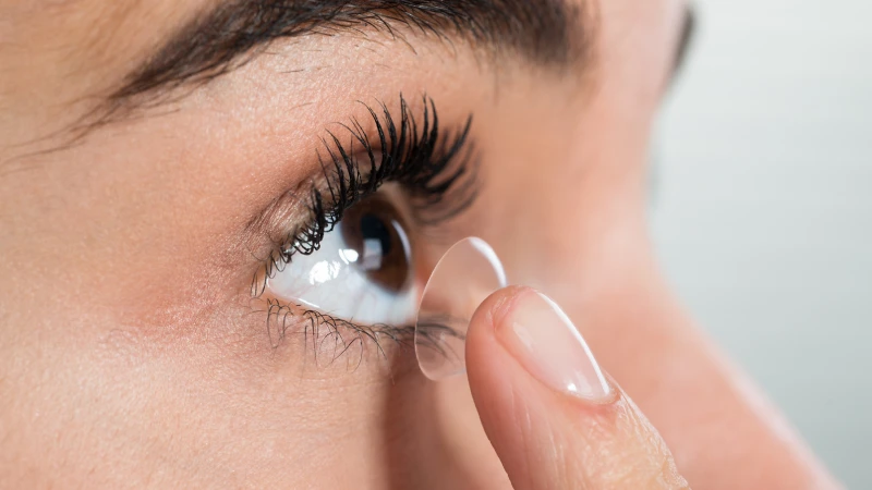 Miyop İçin Lens- Göz ve şeffaf lens