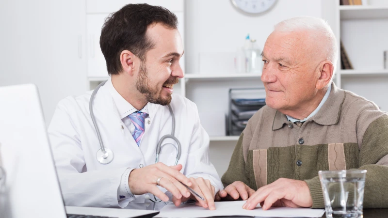 Rezum Tedavisi Avantajları- mutlu hasta ve doktor