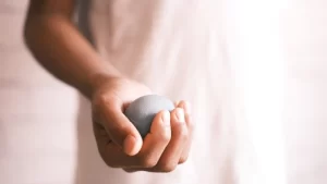 El Rehabilitasyonu Nedir? egzersiz yapan el