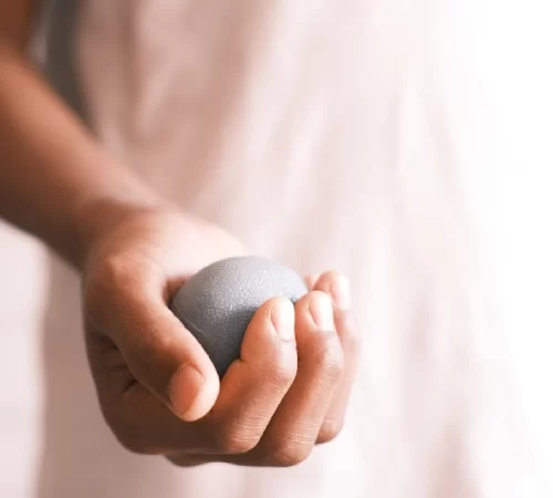 El Rehabilitasyonu Nedir? egzersiz yapan el