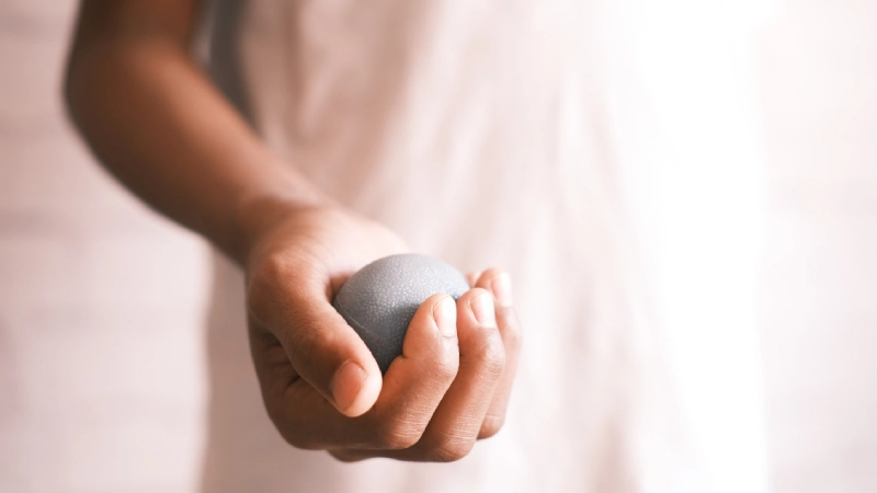 El Rehabilitasyonu Nedir? egzersiz yapan el