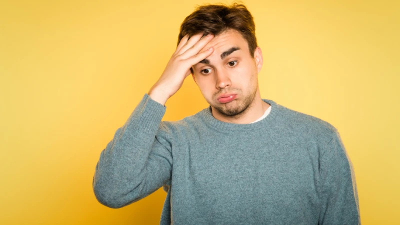 Göz Kararması Nedenleri - göz kararması yaşayan genç