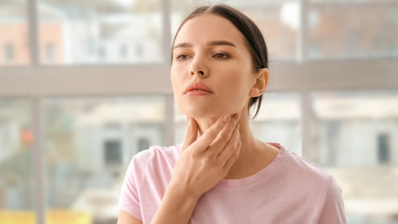 Ses Kısılmasına Ne İyi Gelir? - sesi kısılan kadın